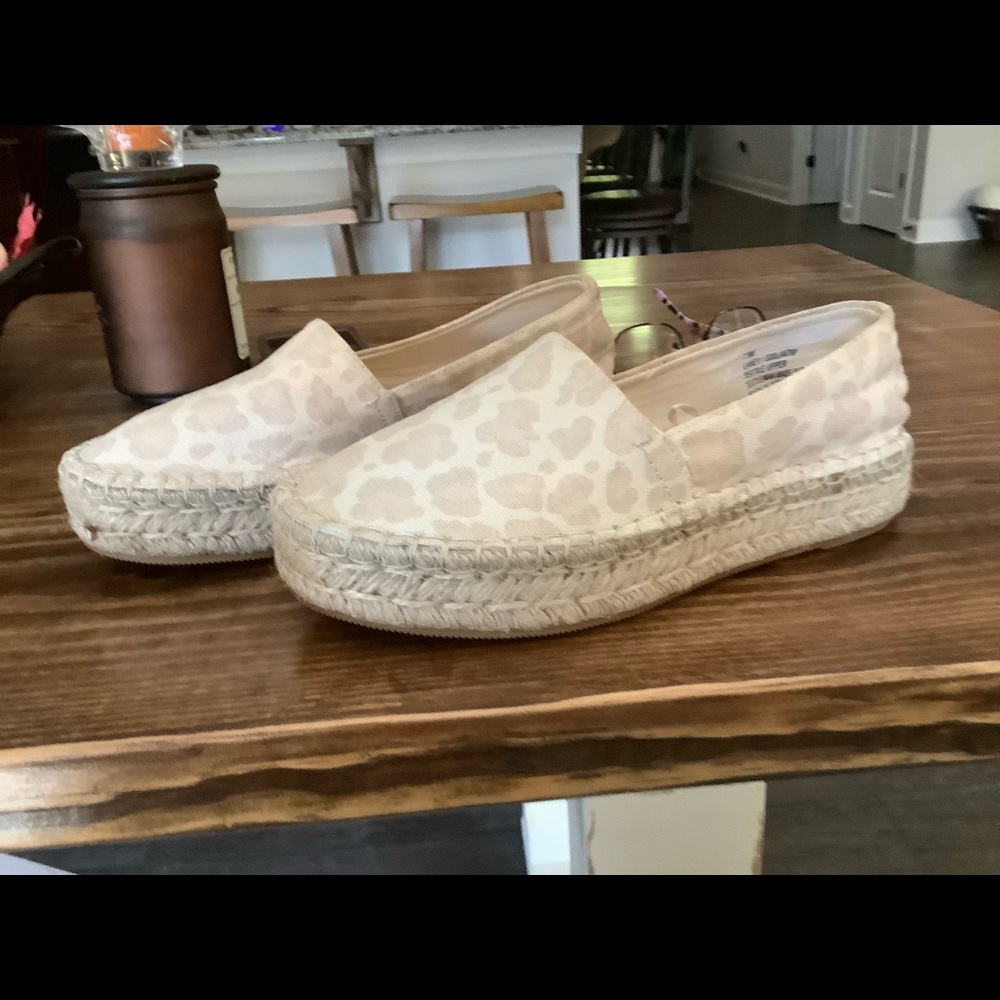 Splendid Lany slip on Canvas Sneaker/Shoe